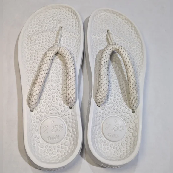 ALLBIRDS Sandals White Blizzard Sugar Zeffers Flip Flops Women's Size US 9.5 EUC - Picture 2 of 13